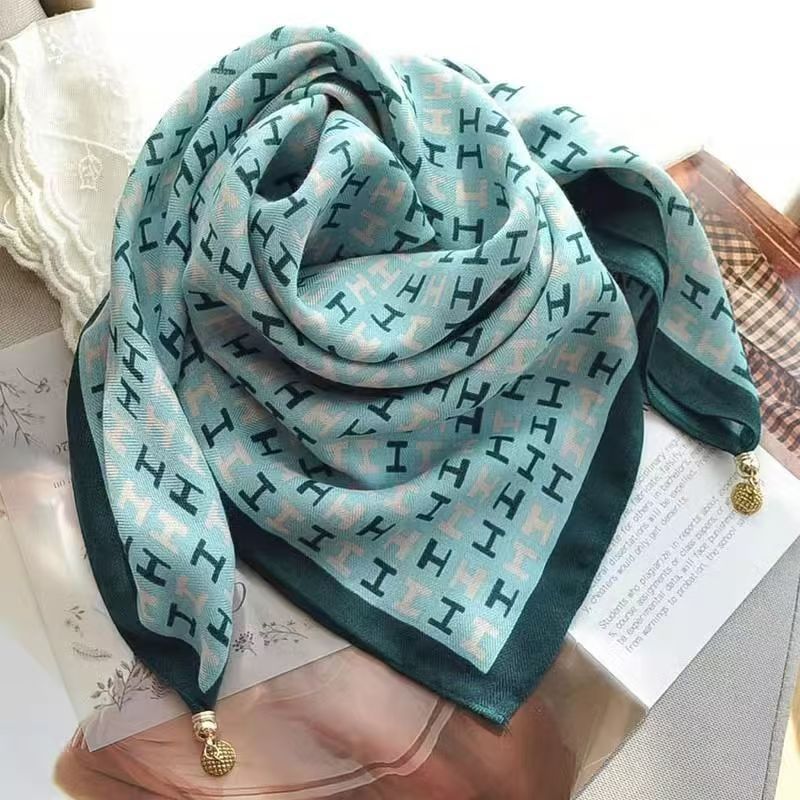 The Magnetic Clasp Square Scarf | Premium Fiber Blend