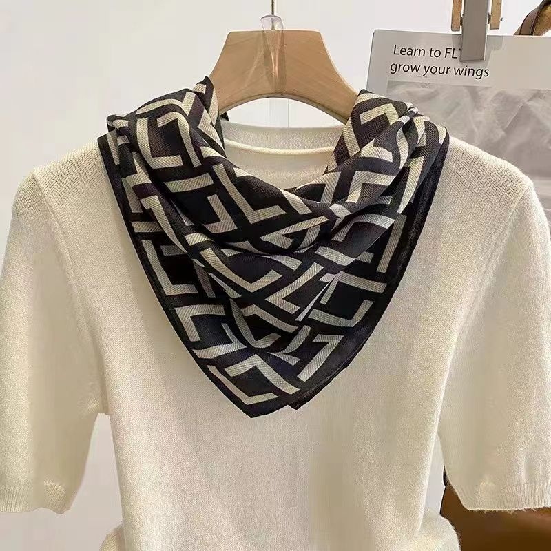The Magnetic Clasp Square Scarf | Premium Fiber Blend